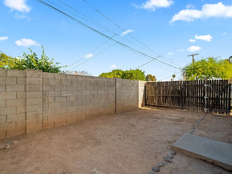 31-web-or-mls-1742 E Pepper Cir Apt 4--28_12132024