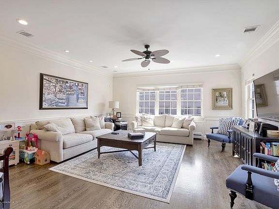3rd image of 44 Monarch Ct