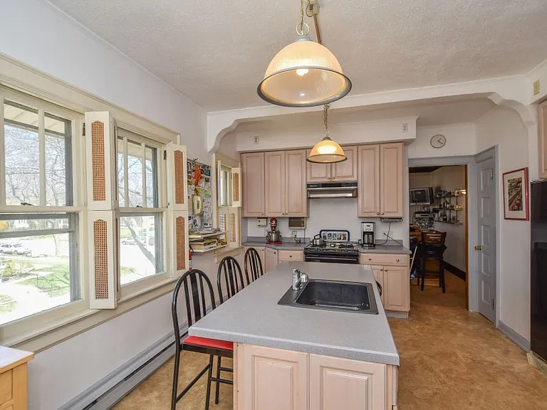 2975 N Downer Ave — Photo 5