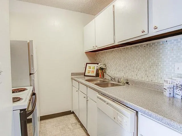The Grove Apartments — Photo 3