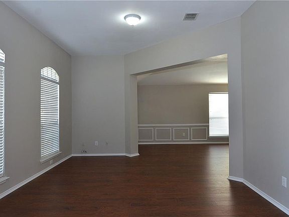5th image of 5049 Blanco Dr