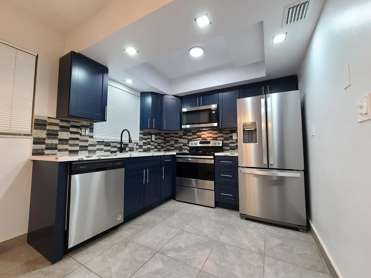 3801 SW 59th Ave — Photo 2