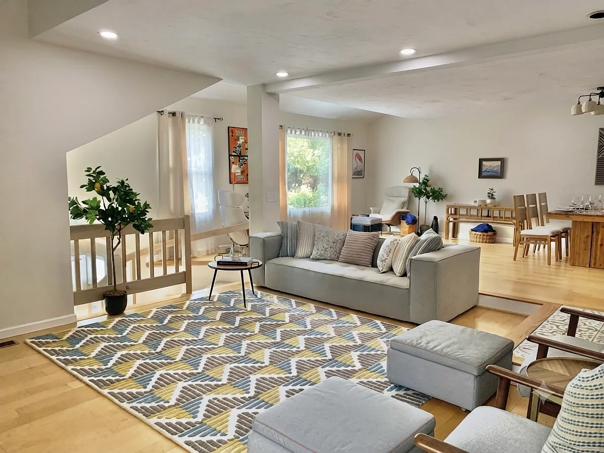 2 bed, 2.5 bath, 2200 sqft, $3,750 — Photo 2