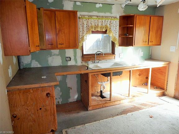 2nd image of 1823 Christopher Dr