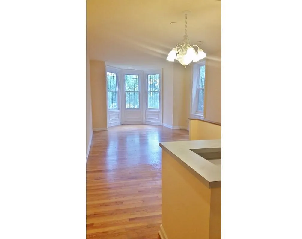 Building Photo - 2207 Walnut St #1R