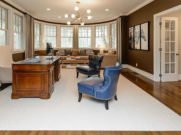 5th image of 15 Hilldale Ln