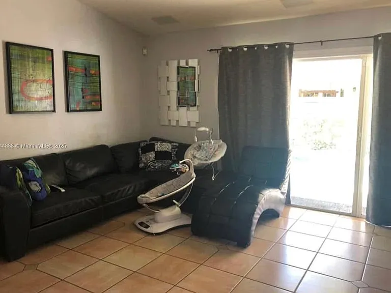2802 SW 142nd Ct — Photo 5