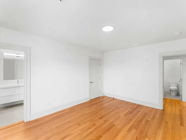 31 Parade St #402 — Photo 15