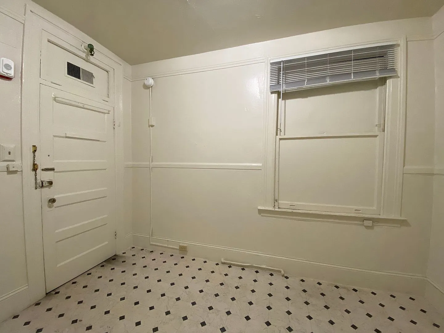 Private Room near Financial District and Downtown! Utilities Included! — Photo 2
