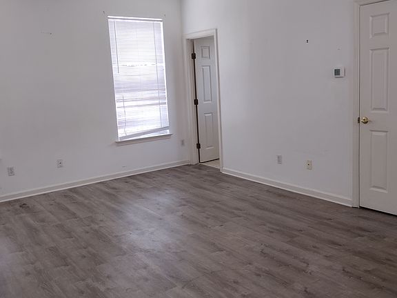 5th image of 1582 Park Ln
