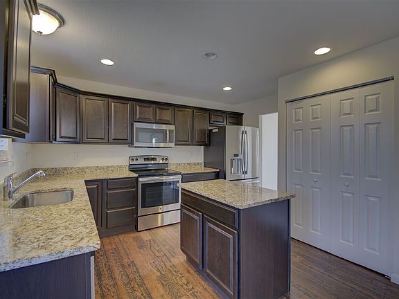 4th image of 320 La Salle Ct