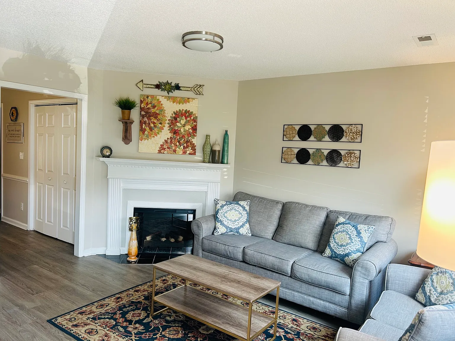 2 bed, 1.5 bath, 1042 sqft, $2,000 — Photo 1