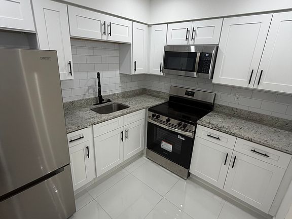 3rd image of 7531 Dolonita Dr
