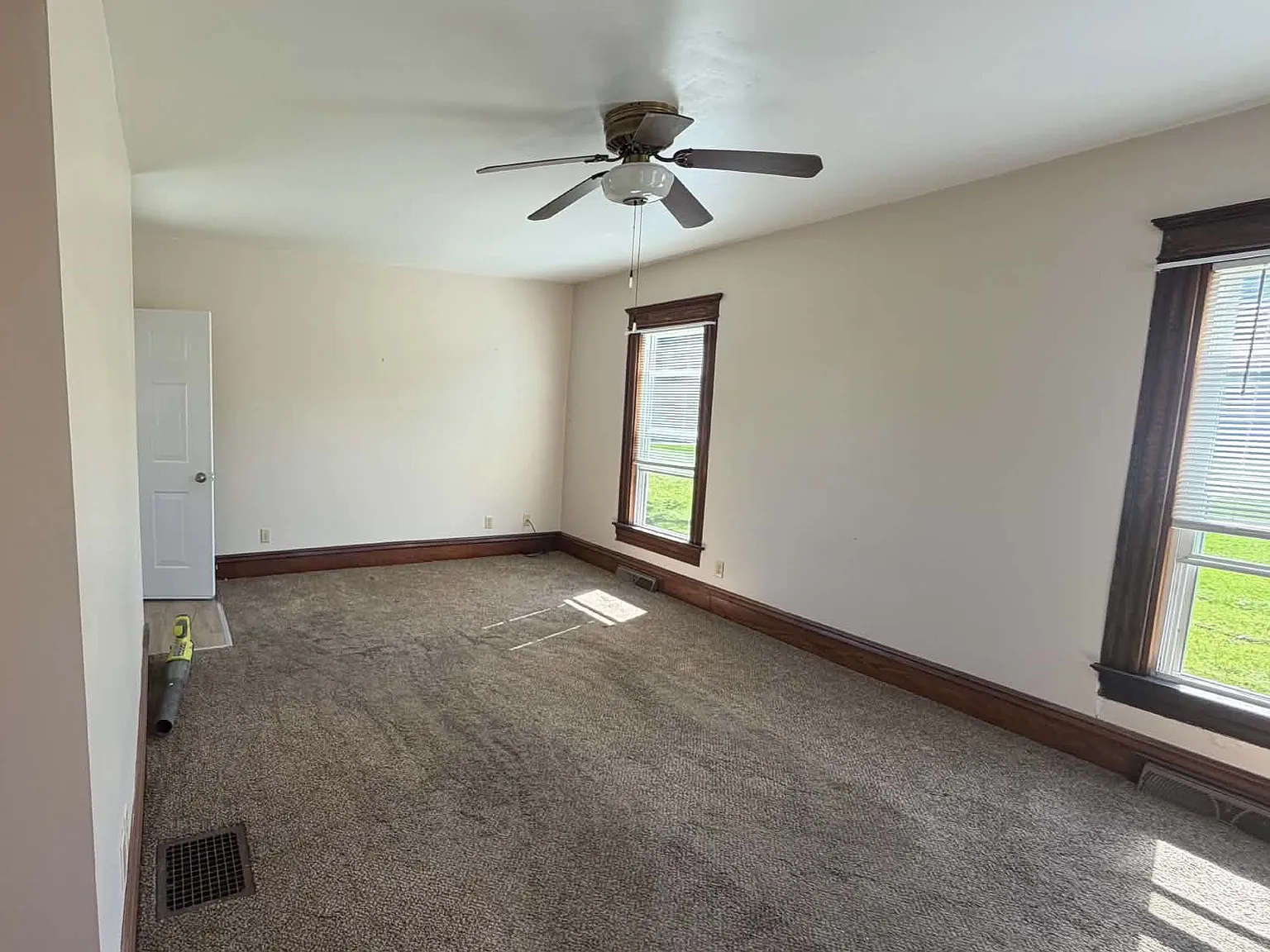 2 bed, $1,000 — Photo 2