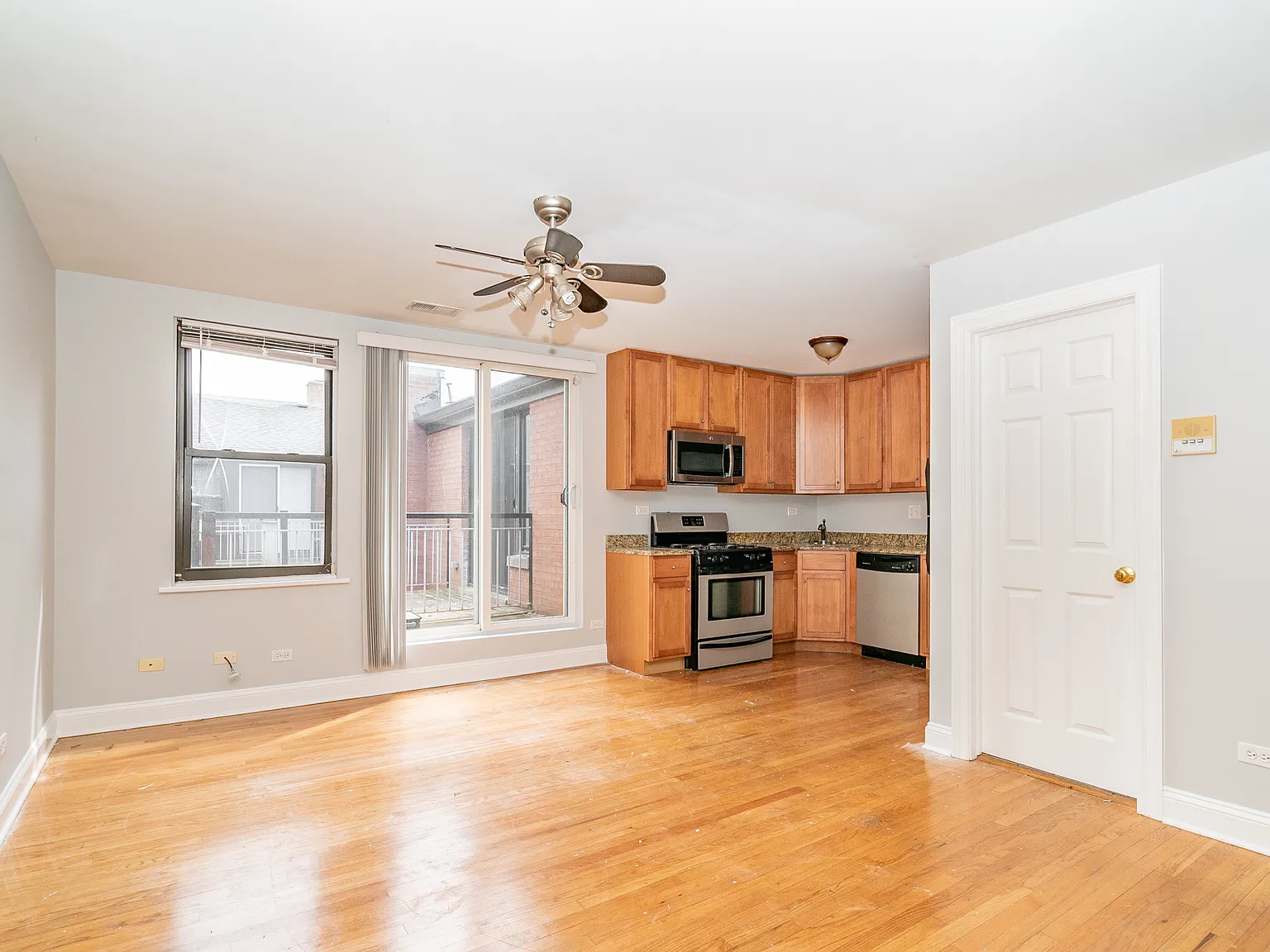 2 bed, 975 sqft, $1,850 — Photo 3