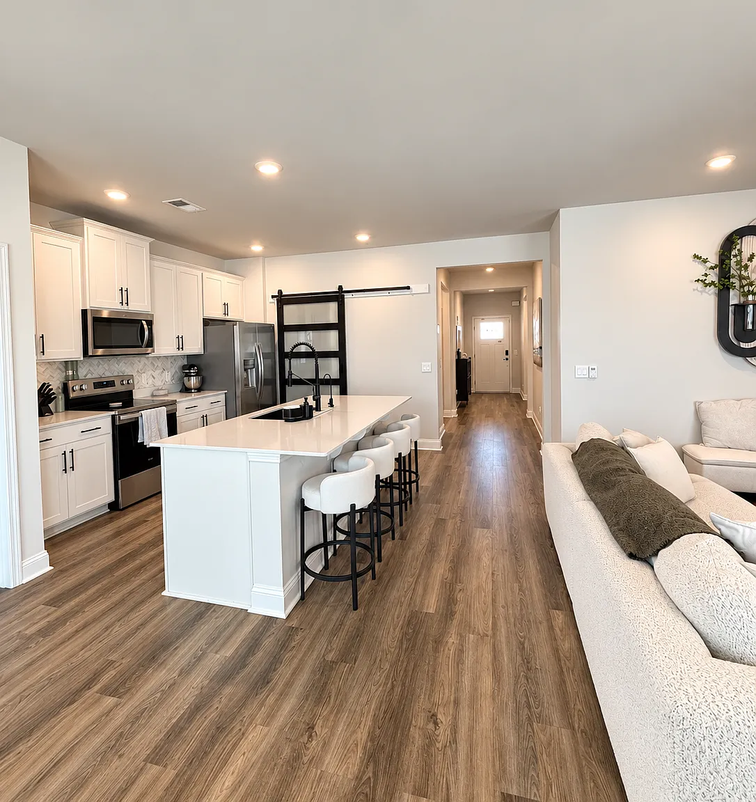 3 bed, 1618 sqft, $2,900 — Photo 3