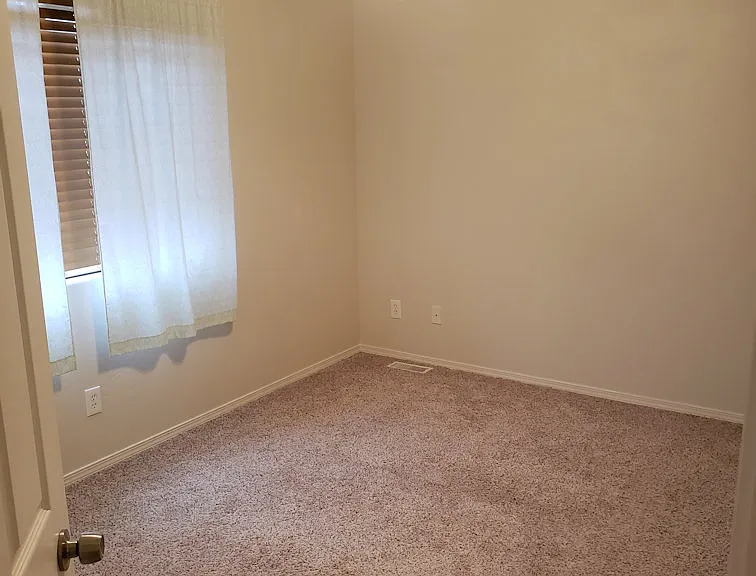 10 Carnegie Dr — Photo 15