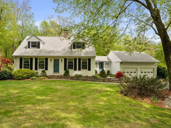 27 Pires Drive, Montville, CT 06370