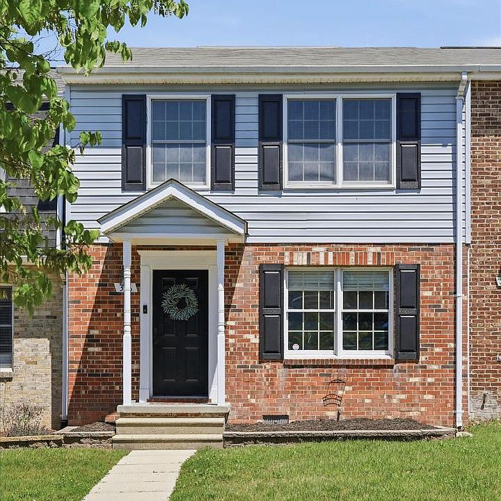 1st image of 356 Surrey Club Ln