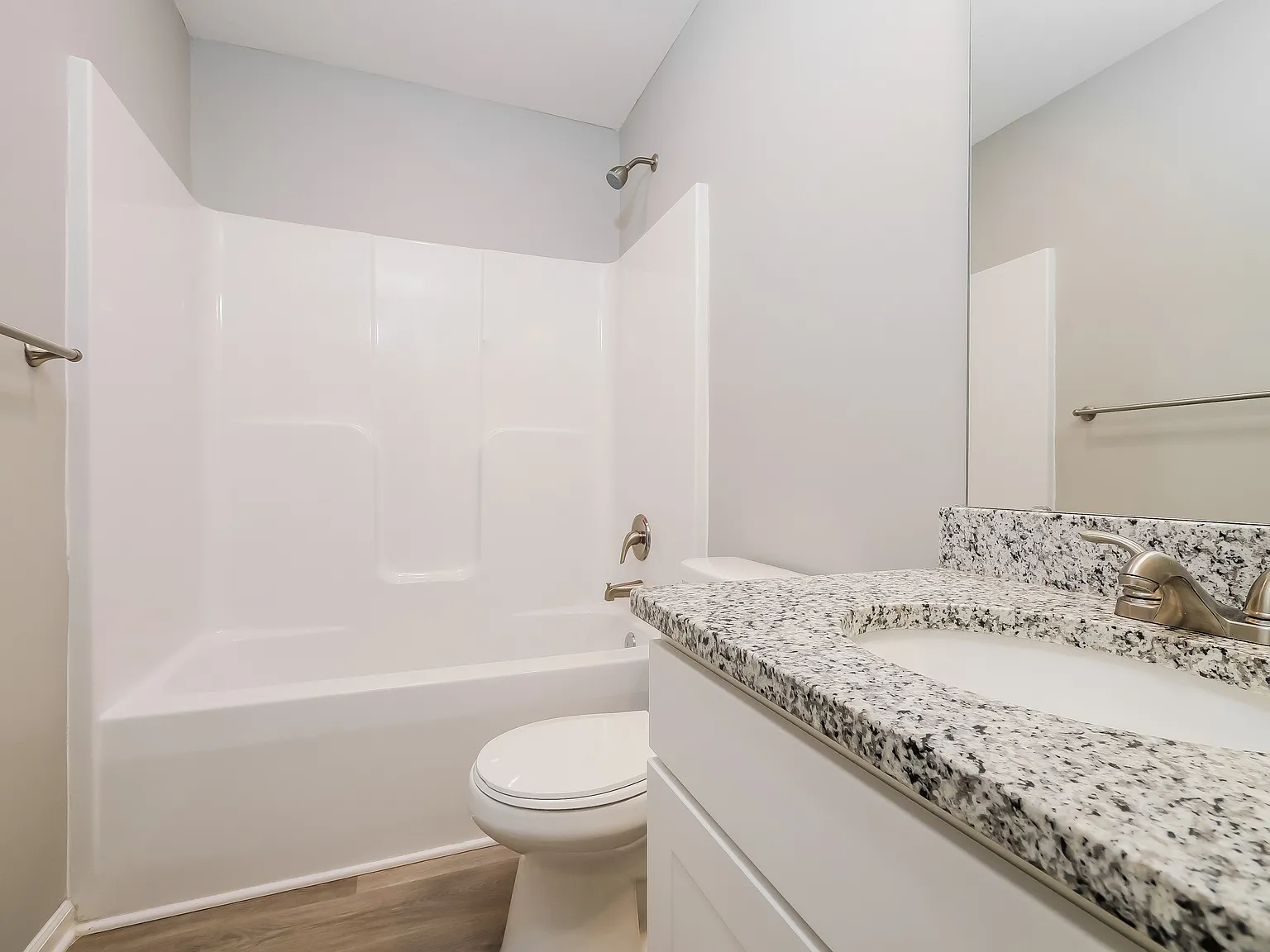 4 bed, 3.0 bath, 1971 sqft, $2,299 — Photo 2