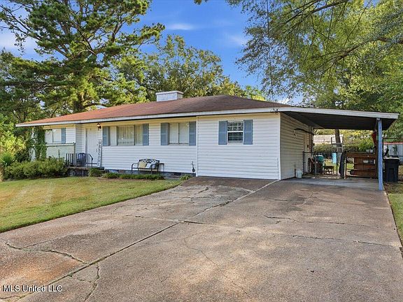 3rd image of 216 Pemberton Dr