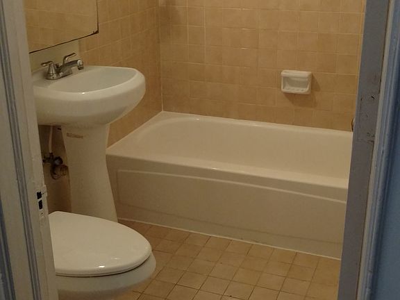 5th image of 900 16th St #Secondfl2a