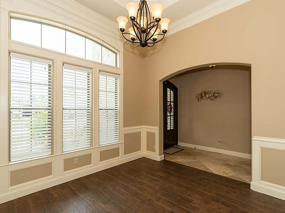 4th image of 6125 Carrie Ln