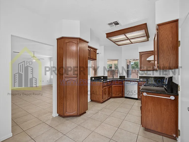 8072 Bothwell Dr — Photo 10