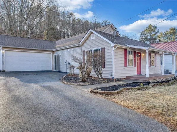 3631 Sandlewood Rd, Roanoke, VA 24018