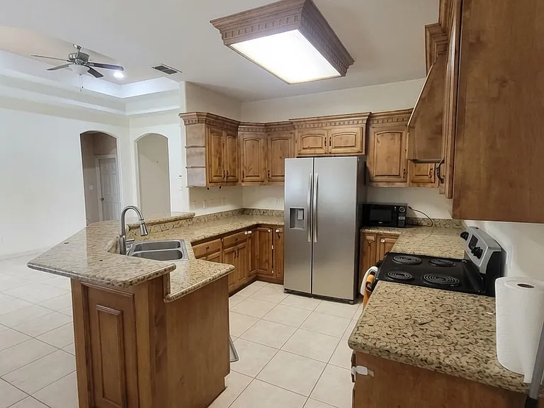 3714 Illeana St — Photo 4