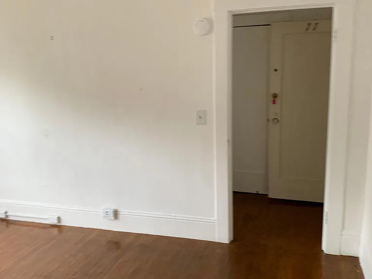 1907 Center St #11 — Photo 13
