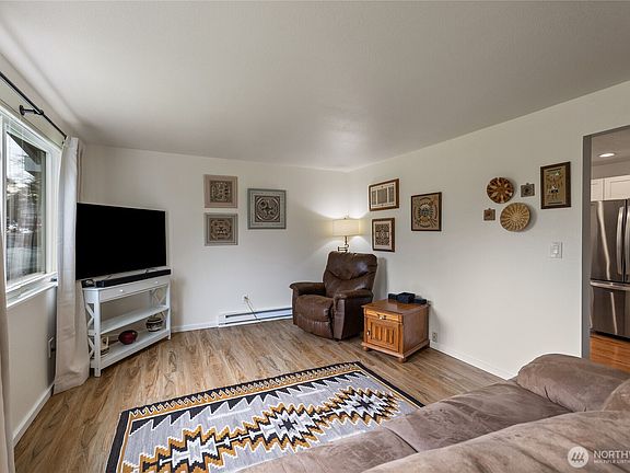 3rd image of 3724 N Villard Street