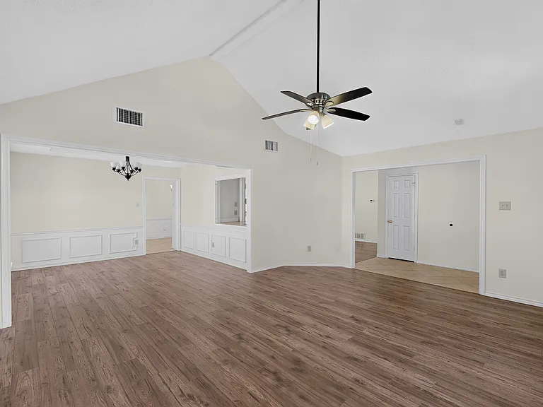 1426 Mapleview Dr — Photo 7