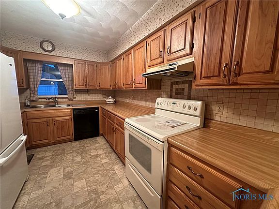 5th image of 221 Vickie Ln