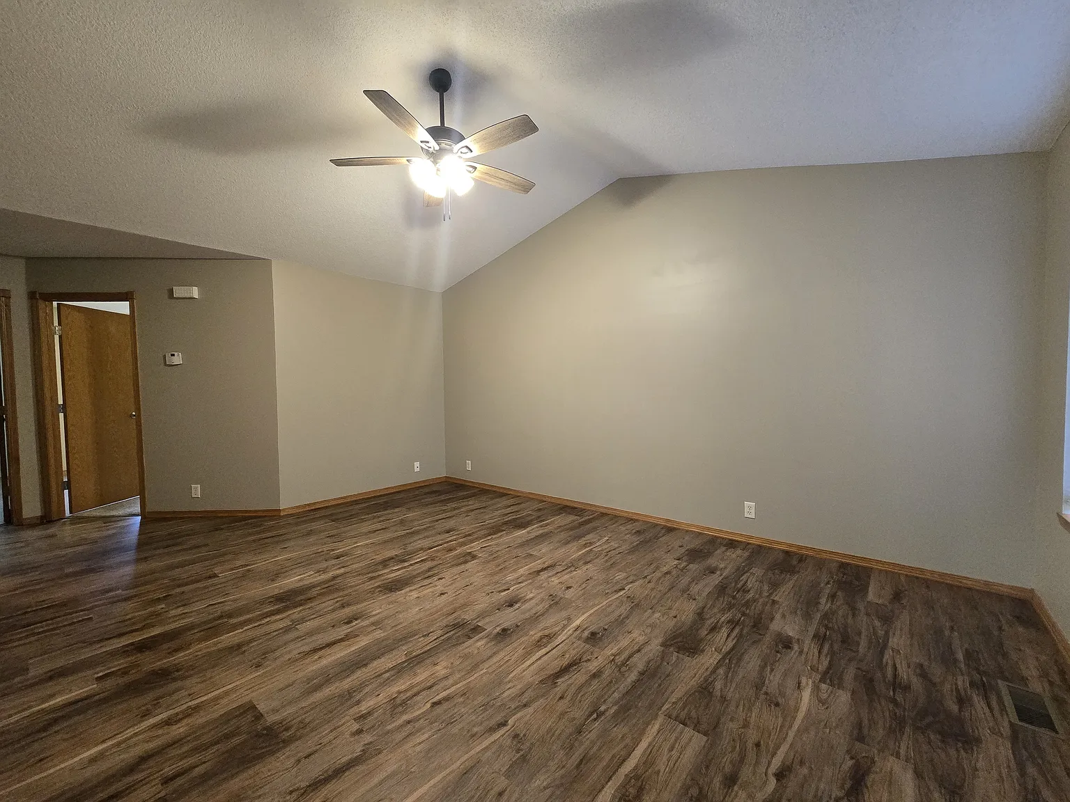 4 bed, 1650 sqft, $1,500 — Photo 2