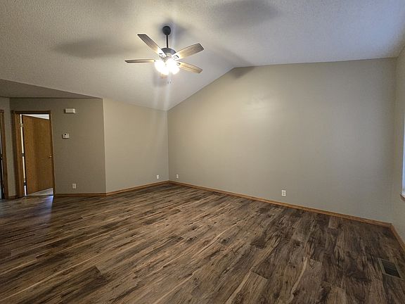2nd image of 914 Cedar Point Cir