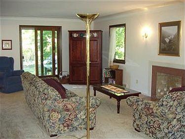 3rd image of 3743 Bridgeview Dr