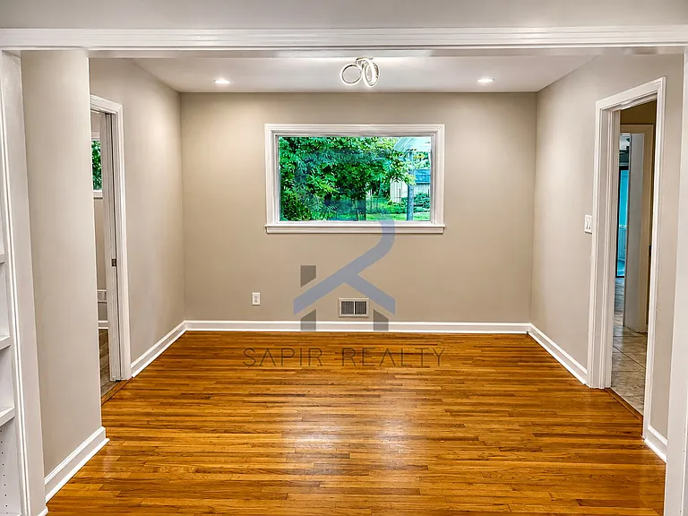 1171 Arborvista Dr NE — Photo 3