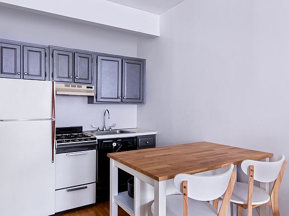 4th image of 186 W 80th St APT 4D
