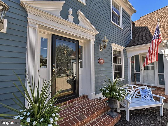 5th image of 127 Upshire Cir