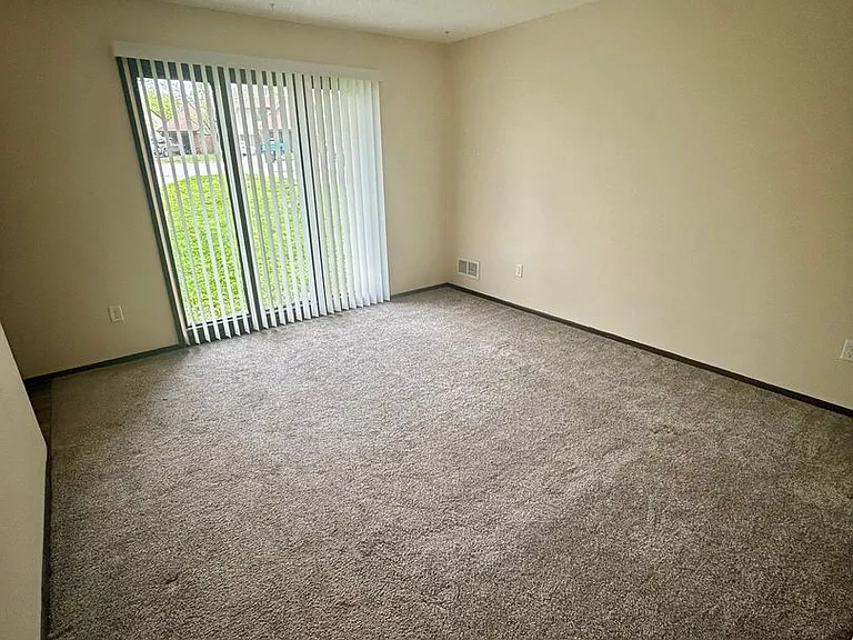 3607 SE 11th St — Photo 3
