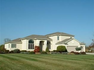 6417 Willow Lake Dr, Greenville, OH 45331