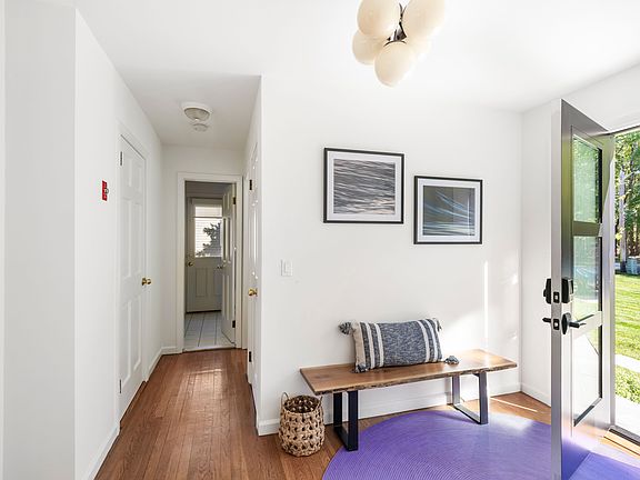 3rd image of 52 Fithian Ln