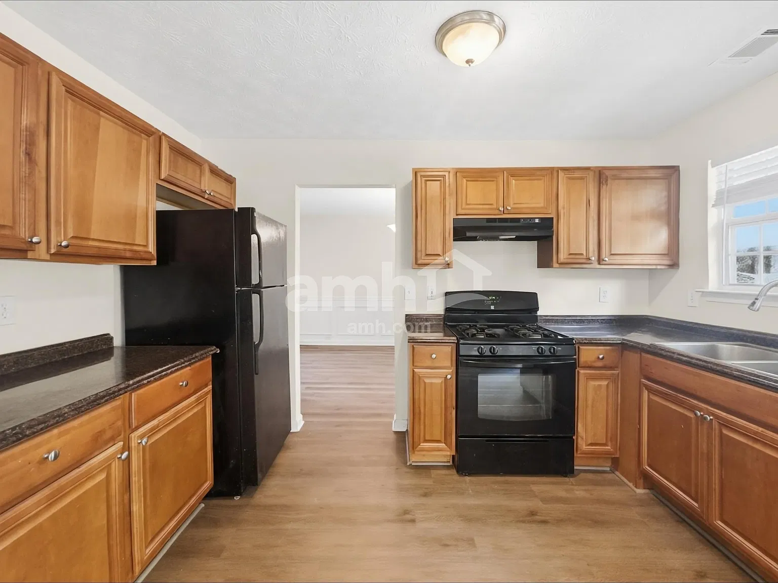 3 bed, 3.0 bath, 2264 sqft, $2,655 — Photo 3