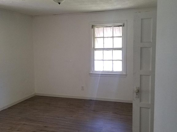 5th image of 2911 Redmond Ave