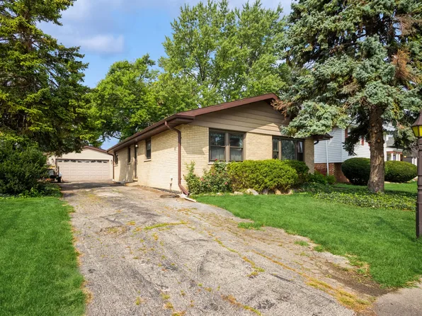2740 Rusty Dr, Des Plaines, IL 60018