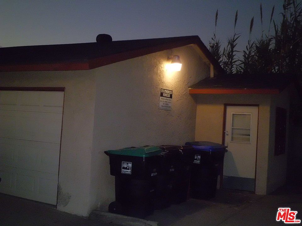 2nd image of 1445 N H St