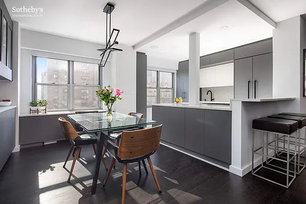 Sold by Sotheby's International Realty | media 3