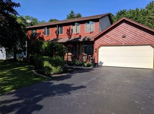 28 Forest Meadow Trl, Rochester, NY 14624