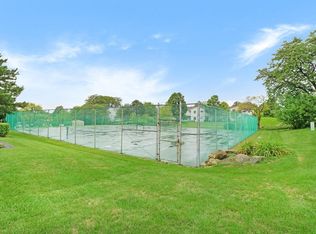 320 Springlake Ln APT D, Aurora, IL 60504
